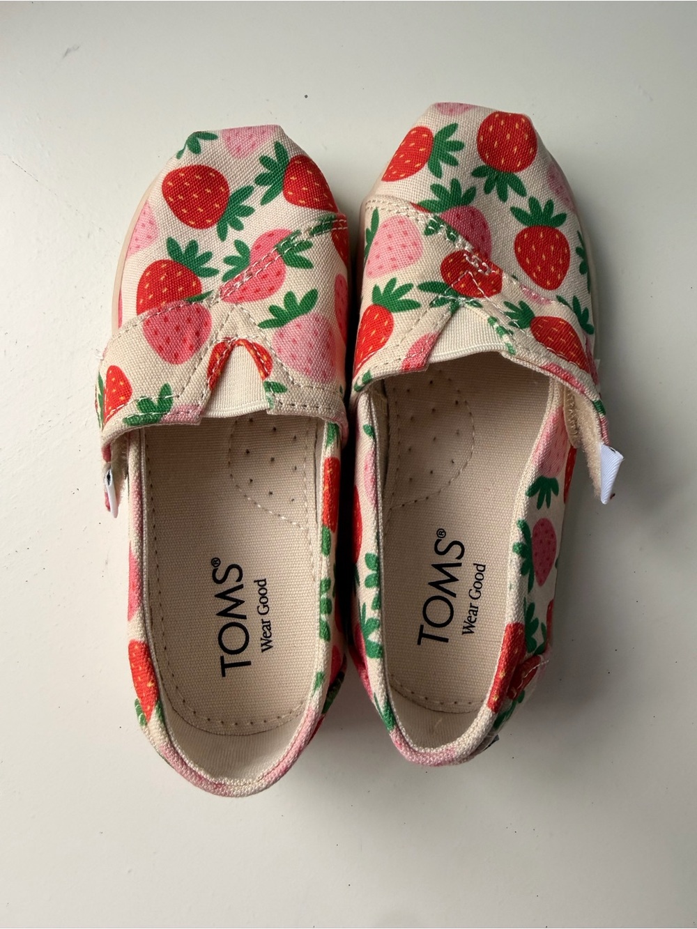 Tom’s Strawberry Slip-On toddler shoes 8 NWOT